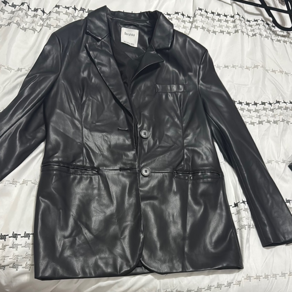 Bershka Black Blazer-Style Jacket with Classic Lapel